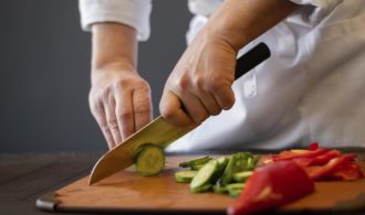 close-up-hands-cutting-cucumber (1)