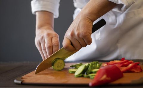 close-up-hands-cutting-cucumber (1)